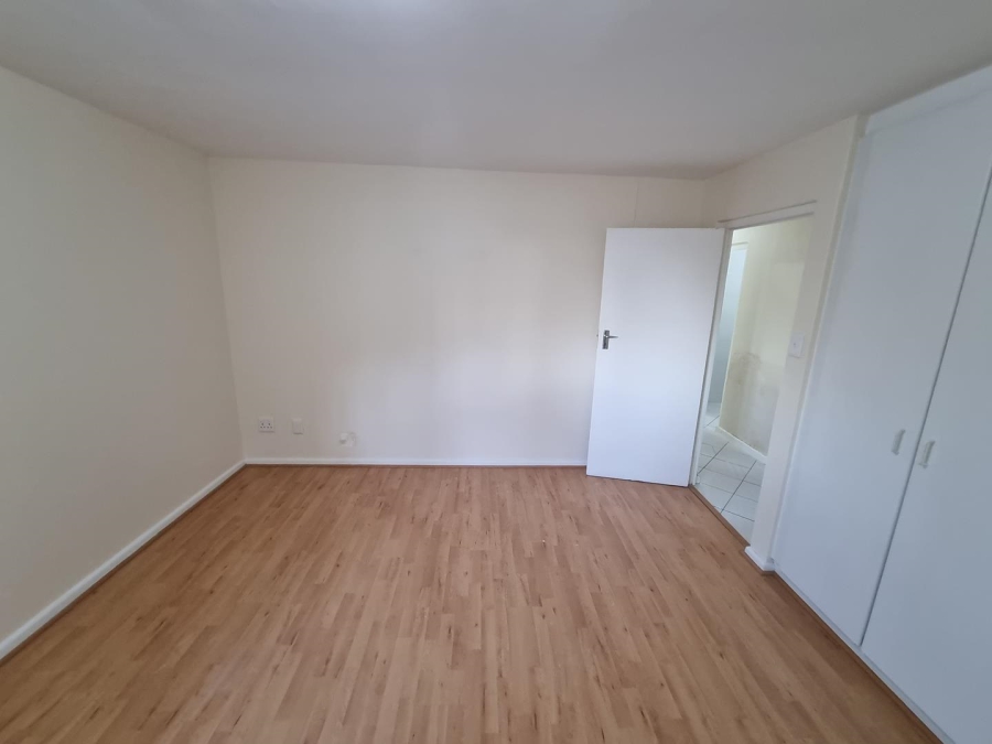 To Let 3 Bedroom Property for Rent in Vredehoek Western Cape